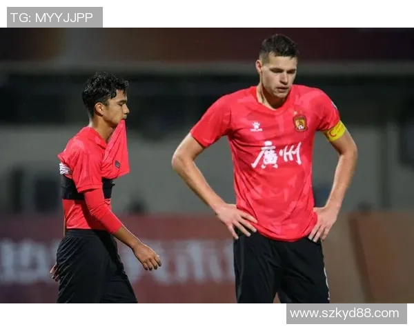 2016年重庆力帆与广州队激战回顾：精彩瞬间与赛季亮点分析